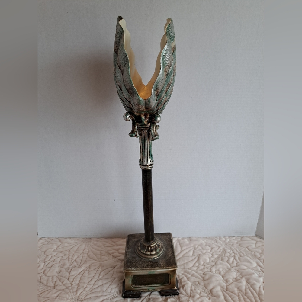 Vintage or antique-style decorative  shell dish on a pedestal Possibly Resin - Picture 5 of 9